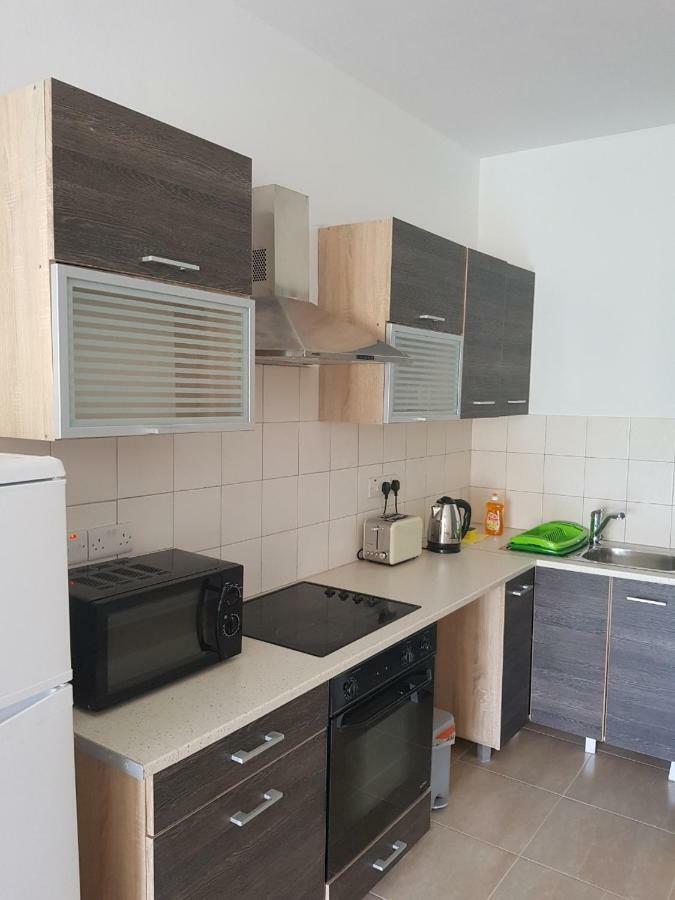 Paphos Apartments ภายนอก รูปภาพ